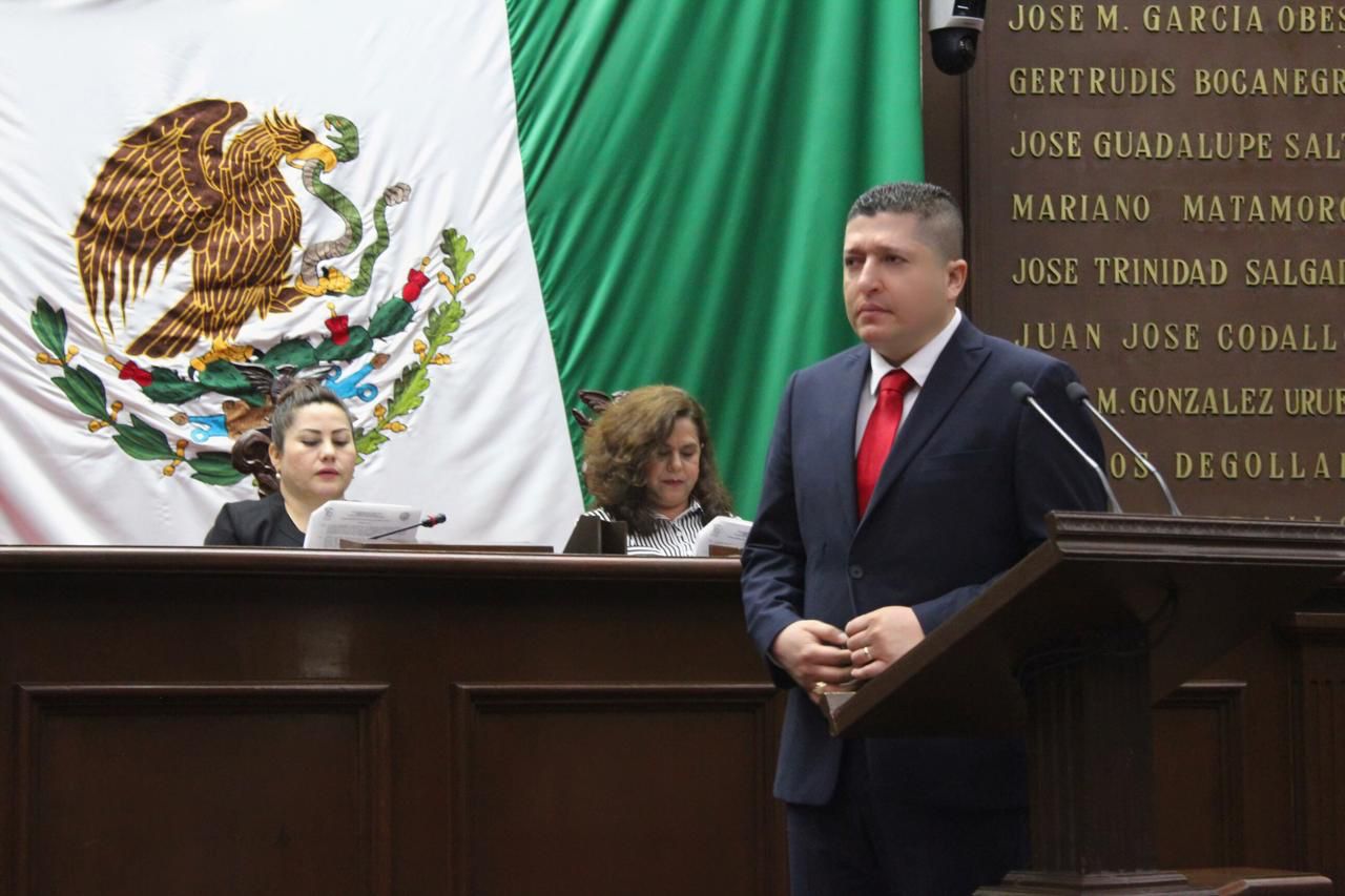 Presenta Vicente Gómez Núñez iniciativa de  “Ley Silla” para trabajadores de instituciones públicas
