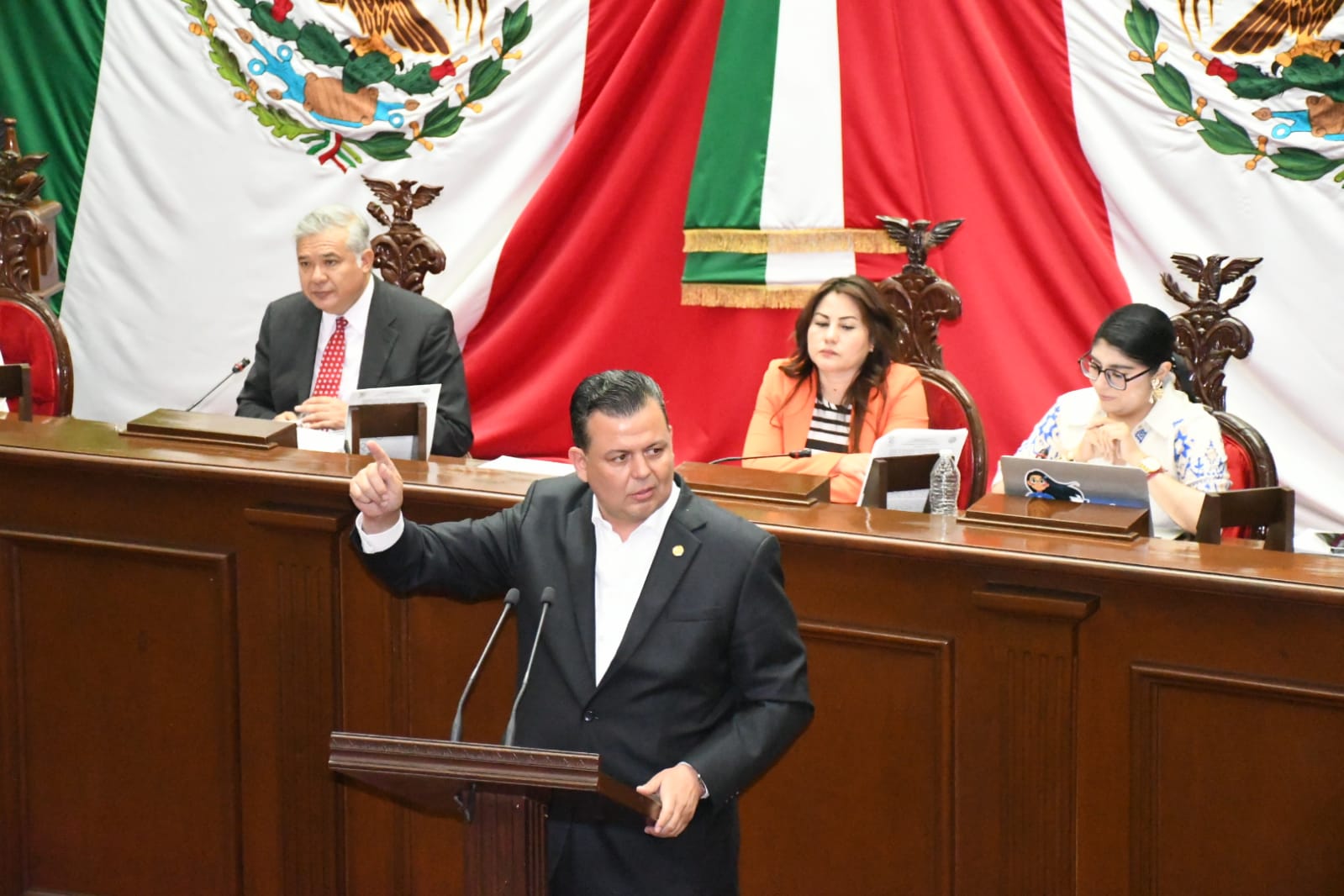 Propone Memo Valencia crear santuarios de protección de animales víctimas de la violencia en Michoacán