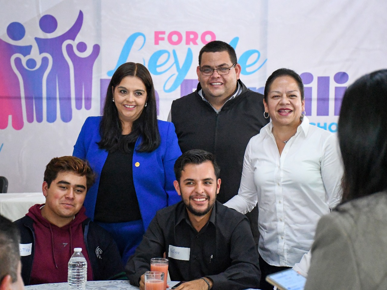 Realiza diputada Tere Herrera primer foro para construir la Ley de la Familia