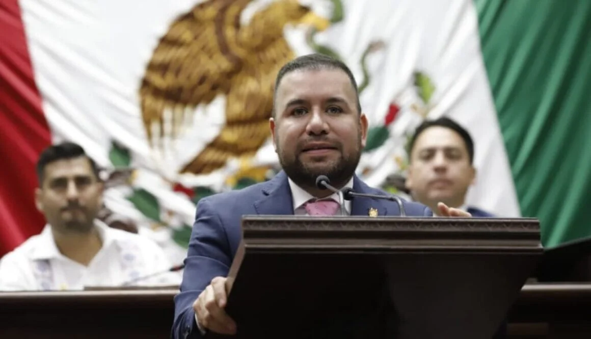 Aprobación de reforma para ser legislador en Michoacán a partir de los 18 años fortalece la democracia: Reyes Galindo