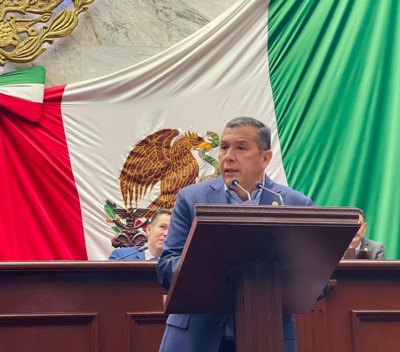 Diputado propone ley para que dinero del alumbrado público se use solo en lámparas