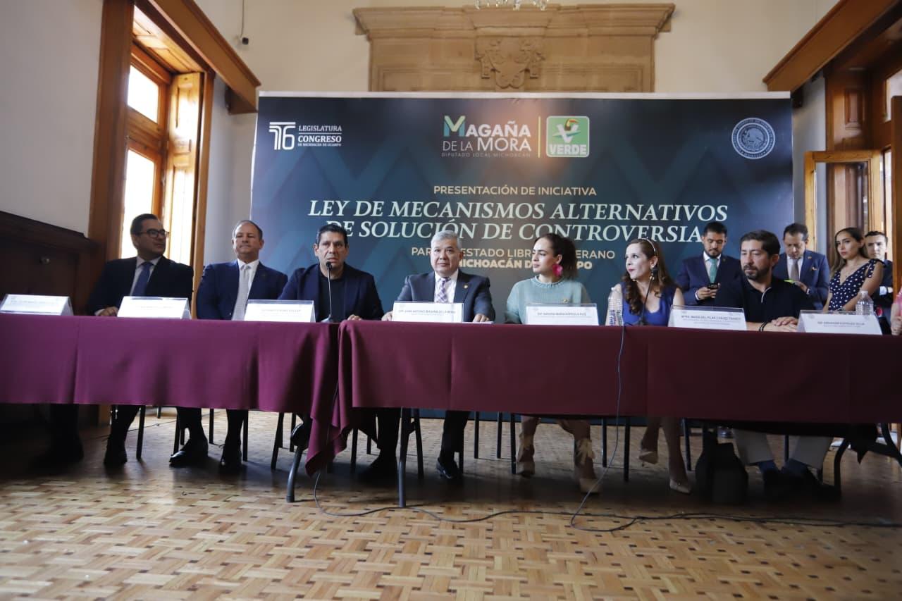 Proponen ley para resolver conflictos sin llegar a juicios largos y costosos en Michoacán