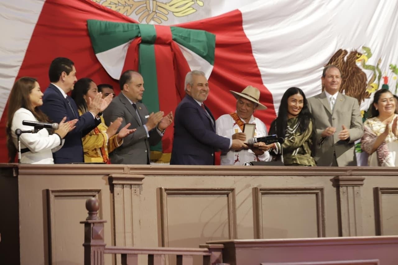 Entrega 76 Legislatura Presea «Suprema Junta Nacional Americana» a las Comunidades Indígenas Mazahua con Autogobierno