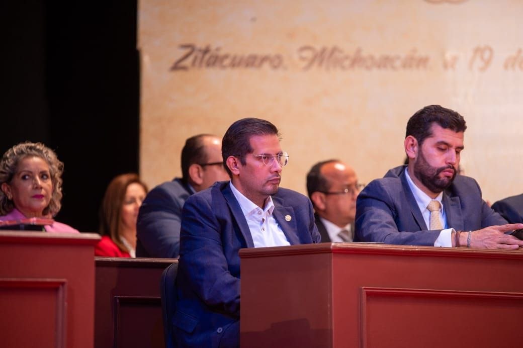 Que los modelos de autogobierno indígena sigan siendo un ejemplo para todas y todos: Conrado Paz, tras entrega de condecoración a comunidades mazahuas