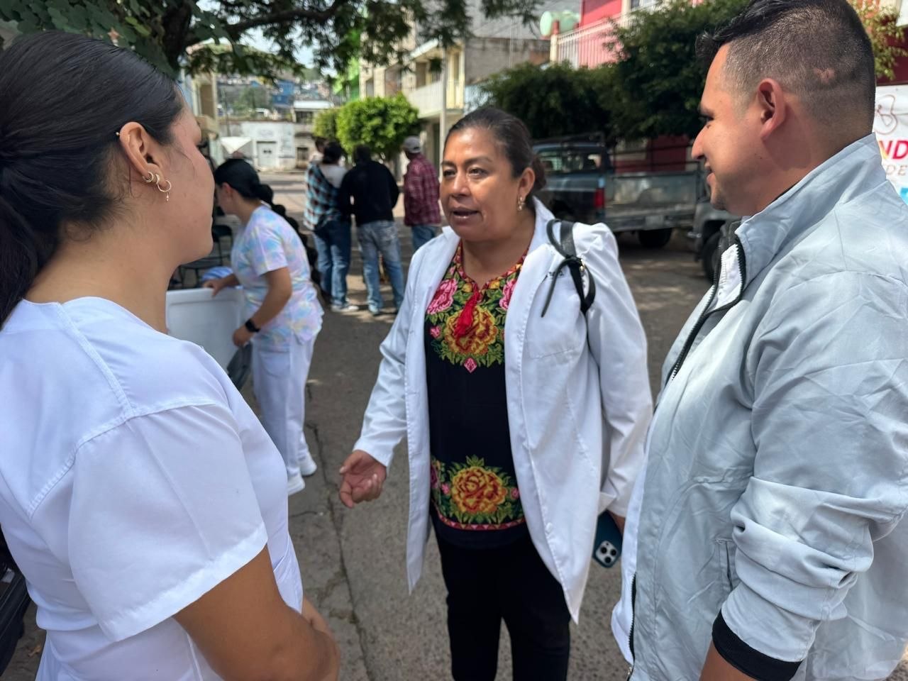 A ras de tierra, Belinda Iturbide lleva audiencia ciudadana y servicios gratuitos a Puruándiro